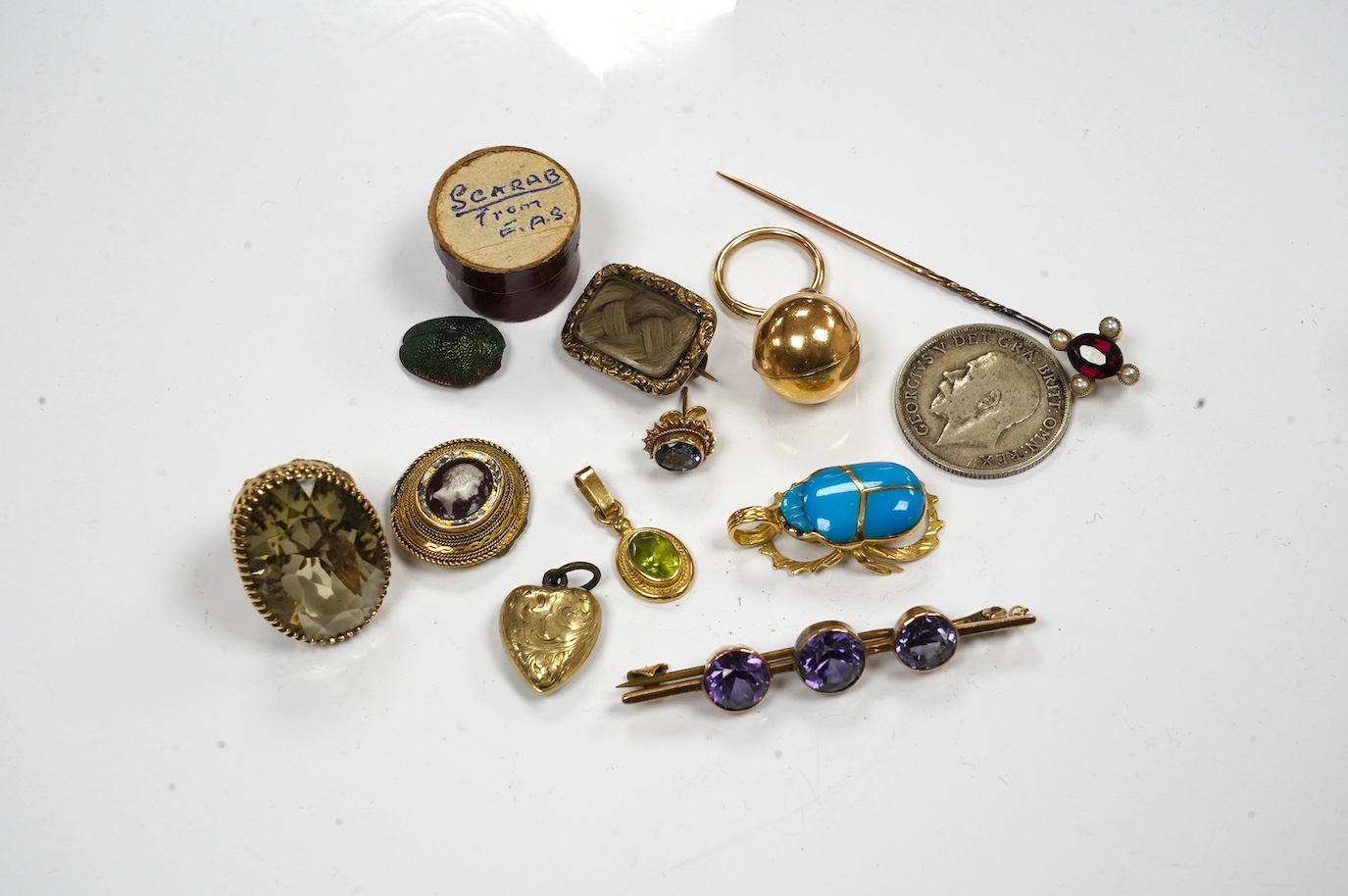 Assorted jewellery etc. including a modern 9ct gold and citrine fob, Victorian mourning brooch and a scarab beetle. Condition - poor to fair